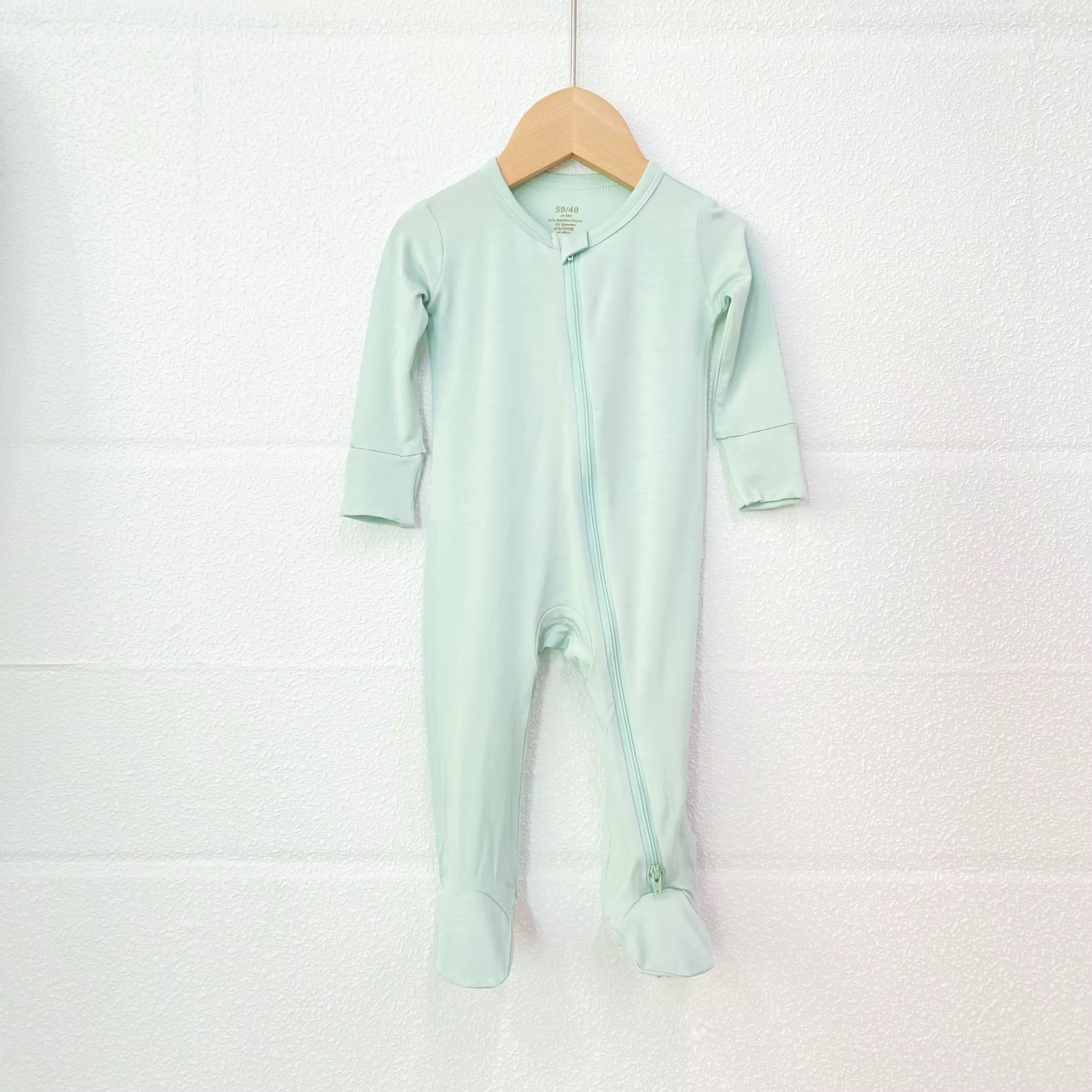 Bamboo zip baby onesie romper with feet closed – soft and breathable